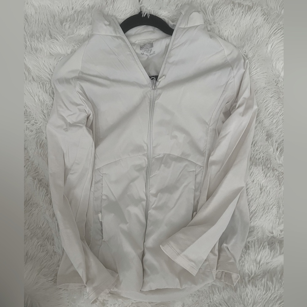 Stay Warm and Stylish on the Go with this 32 Degrees Mixed Media Jacket - Size M